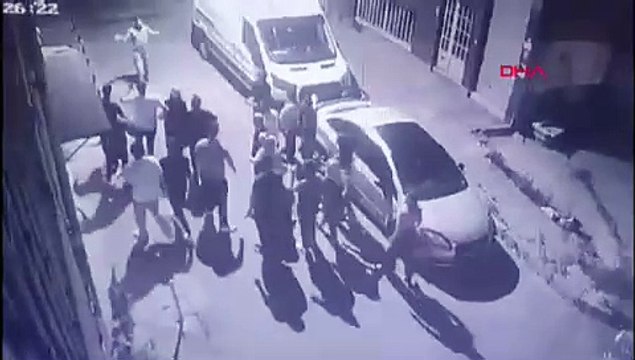 Laf atma kavgasında çekti vurdu: O anlar kamerada