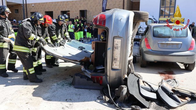 Caserta, Vigili del Fuoco testano nuove attrezzature per incendi e incidenti stradali (05.07.24)