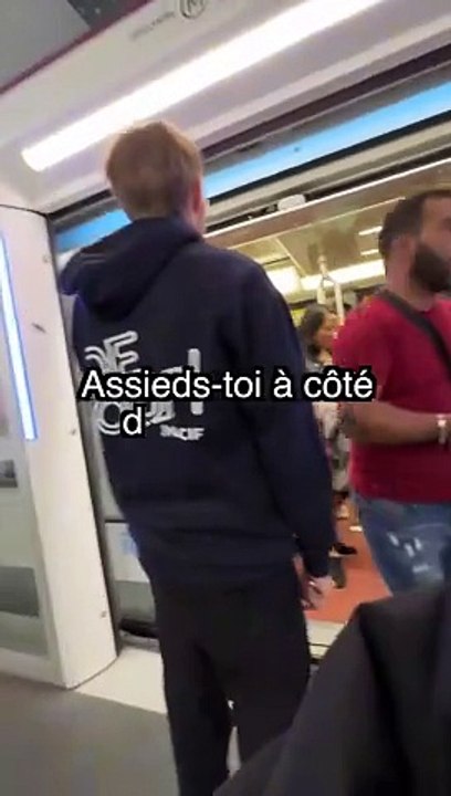 Prank : S’endormir sur les gens dans le métro