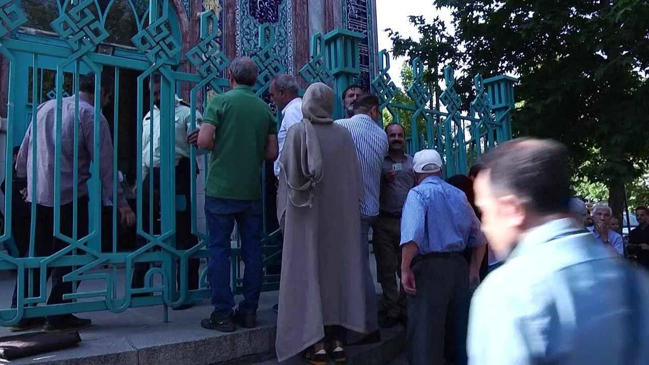 Reformer gegen Hardliner: Stichwahl um Präsidentschaft im Iran