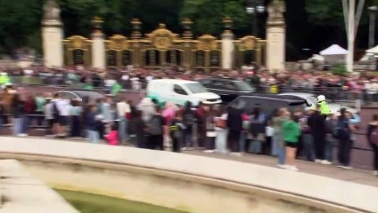 Sunak arrives at the palace to give resignation to King