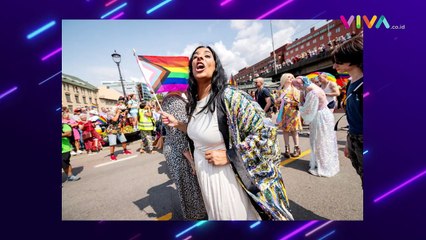 DETIK-DETIK Menteri Negara NATO Pamer Payudara di Acara LGBT