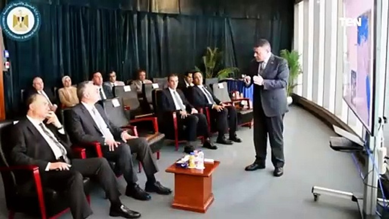 المهندس كريم بدوى وزير البترول يتابع سير العمل فى مركز التحكم القومى للغاز الطبيعى بجاسكو