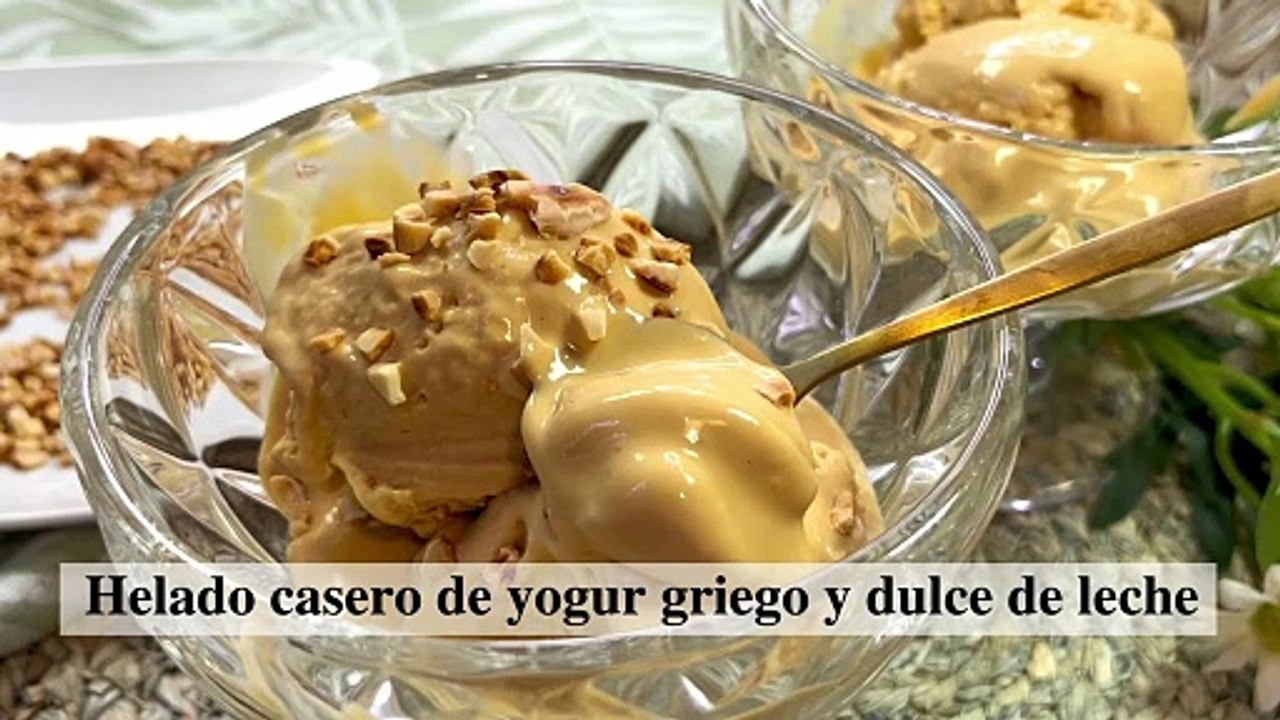 Helado casero de yogur griego y dulce de leche