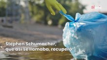 Hombre ve mochila flotando en el agua: no da crédito al descubrir su contenido