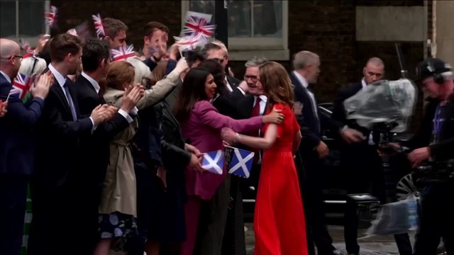 Así ha sido la emocionante llegada de Keir Starmer a Downing Street y su discurso como nuevo primer ministro de Reino Unido