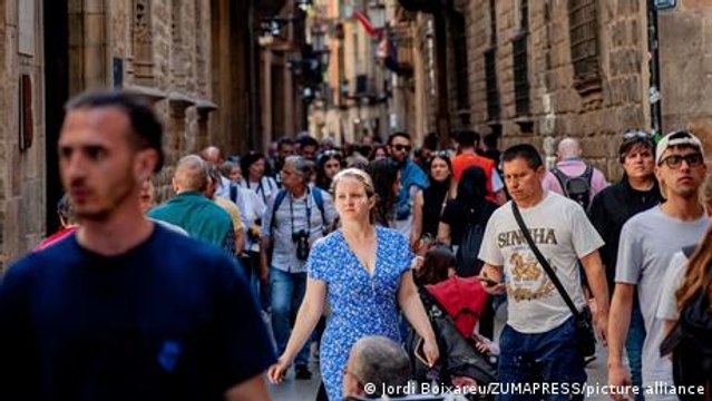 Barcelona's plans to manage tourism angers residents