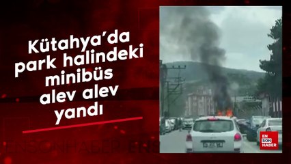 Kütahya'da park halindeki minibüs alev alev yandı