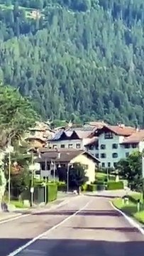 زندگی بڑی عجیب ہے ہم کسی بھی چیز کے بغیر آتے ہیں پھر ہر چیز کے لئے لڑتے ہیں پھر ہم ہر چیز چھوڑ کر بغیر کسی چیز کے رخصت ھو جاتے ہیں