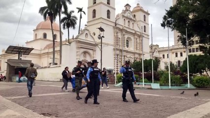Policía Nacional en pleno operativo en el centro de Tegucigalpa