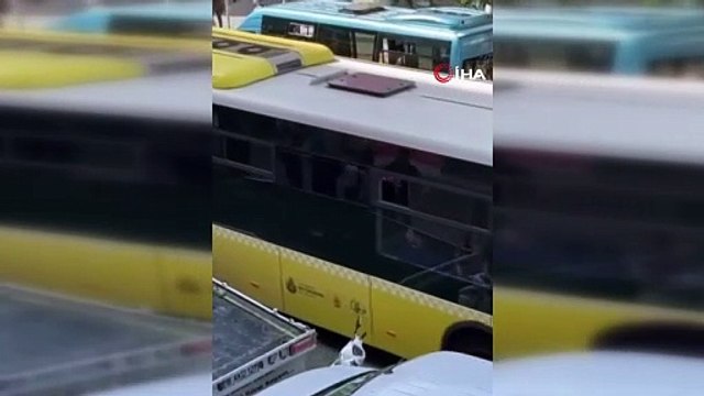 İstanbul'un göbeğinde şoke eden görüntüler: Samuray kılıcığıyla ortalığı birbirine kattı