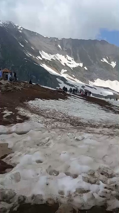 Kashmir Snow