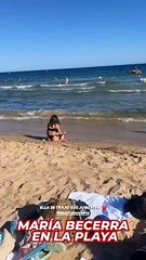 María Becerra durante sus vacaciones en la playa