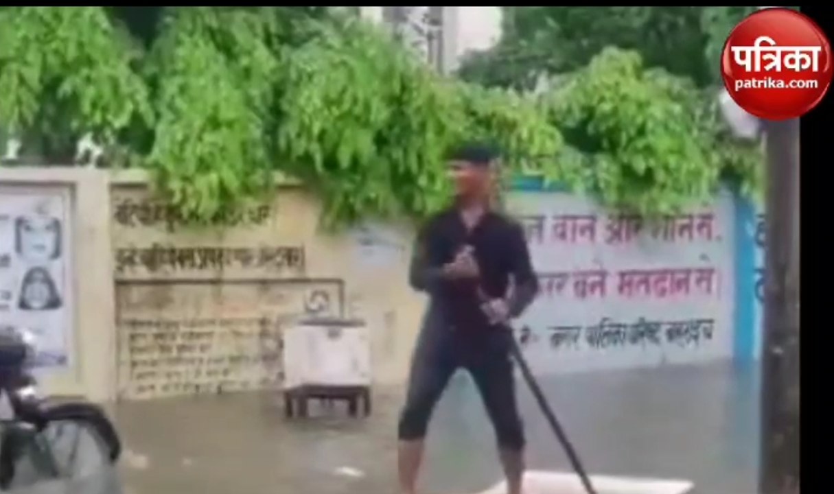 हुजूर यह तालाब नहीं मेडिकल कॉलेज, आप ही बताओ मरीज कैसे पहुंचे ओपीडी तक, वीडियो में देखे नजारा
