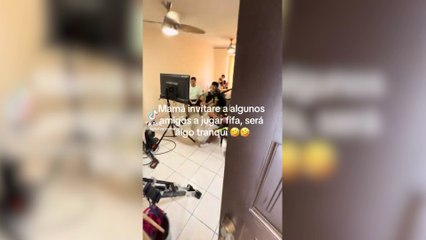 Organizan un torneo de 'FIFA' en casa y la que 'montan' se vuelve viral