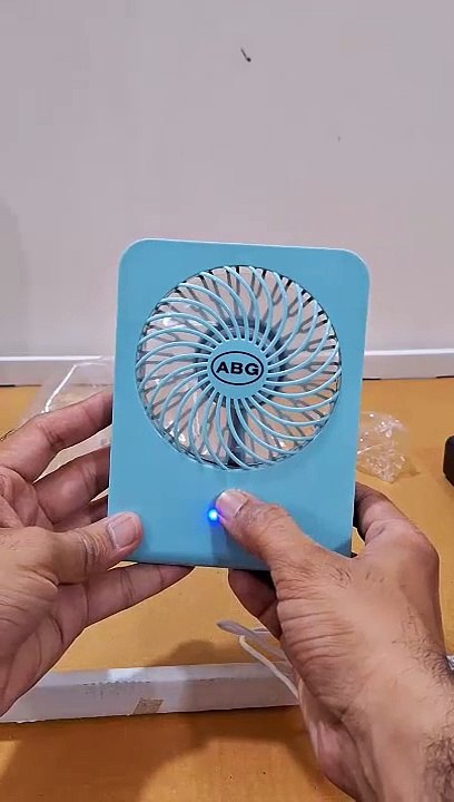 Desk Fan Battery Operated Fan Rechargeable 180°Tilt Folding Personal Fan Ultra Quiet Small Portable Fan 3 Speed Adjustable Strong Wind USB Fan For Office Bedroom Home Desktop Camping