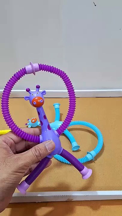 Telescopic Suction Cup Giraffe Toy, LED Telescopic Pipe with Suction Cup, Shape-Changing Stretch Tube, Parent-Child Interactive Toy Random Colors