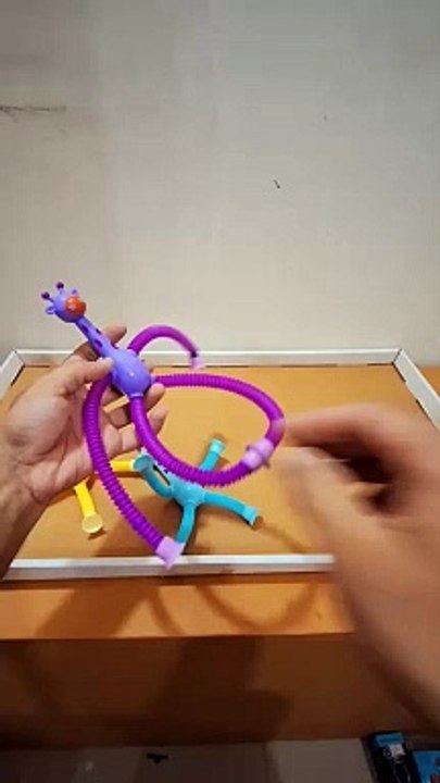 LED Telescopic Suction Cup Giraffe Toy, Pop Tubes Fidget Toys, Shape Changing Telescopic Sensory Tubes Fidget Tubes Sensory Toys Suction Toy, Funny Gift
