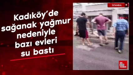 Kadıköy'de sağanak yağmur nedeniyle bazı evleri su bastı