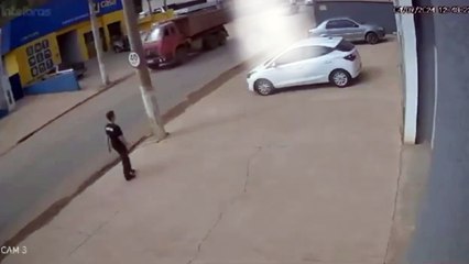 Padre e hija mueren atropellados por automóvil que escaba en persecución policial