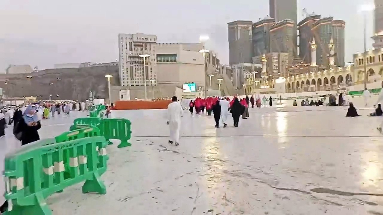 Beautiful view of people going to Haram for Maghreb Namaz _ Azan-e-Maghreb ❣️