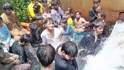 Aaj ham tubewell par nahane Gaye | tubewell pr nahane aa gye//full masti  | Tubewell vlog