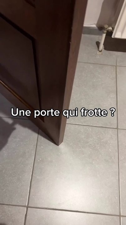 Votre porte frotte ? Voici la solution