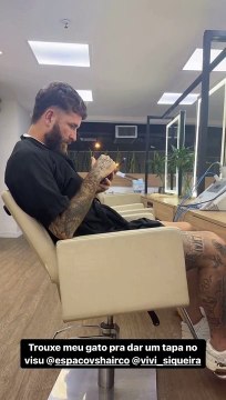 “Trouxe meu gato para dar um tapa no 'visu'”: Karoline Lima convence Léo Pereira a inovar no visual