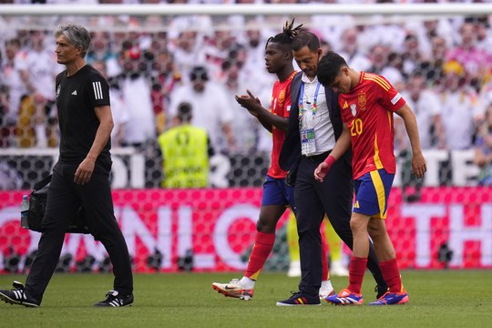 Pedri sufre una dura lesión en la rodilla tras la entrada de Toni Kroos en el España-Alemania