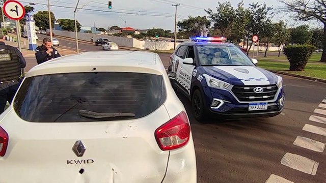 Guarda Municipal de Cascavel recupera carro roubado e prende suspeitos com drogas e dinheiro