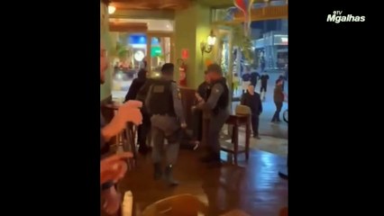 VÍDEO: Defensor público é preso após questionar abordagem policial em bar; assista
