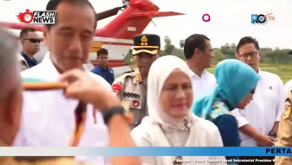 Presiden Jokowi Didampingi Ibu Iriana Lakukan Kunjungan Kerja Ke Bone, Tinjau Langsung Pelaksanaan Bantuan Pompa Irigasi Dan Cek Harga Bahan Pokok