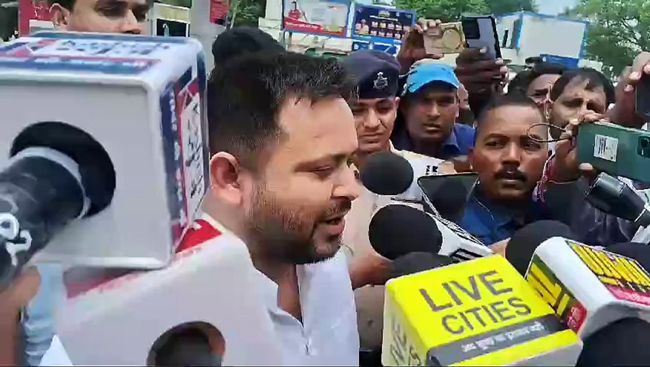 बिहार में जो भी पुल लगातार गिरते जा रहे हैं वह सभी वे पुल हैं जो जनता दल यूनाइटेड के पास विभाग रहते हुए बने हैं!