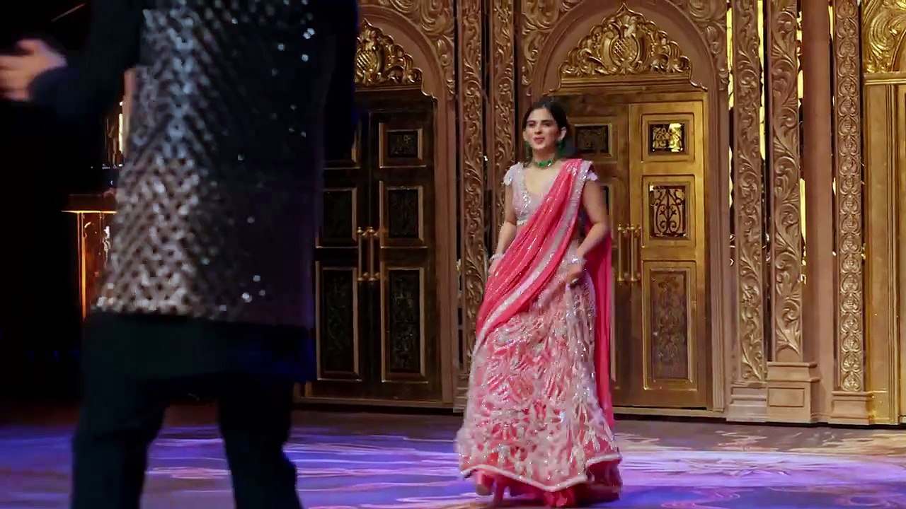 The entire Ambani family on stage, grooving to the popular Deewangi Deewangi song, as the grand finale of the family sangeet celebrations for Anant and Radhika Wedding Festivities. #FamilySangeet #ARWeddingCelebrations