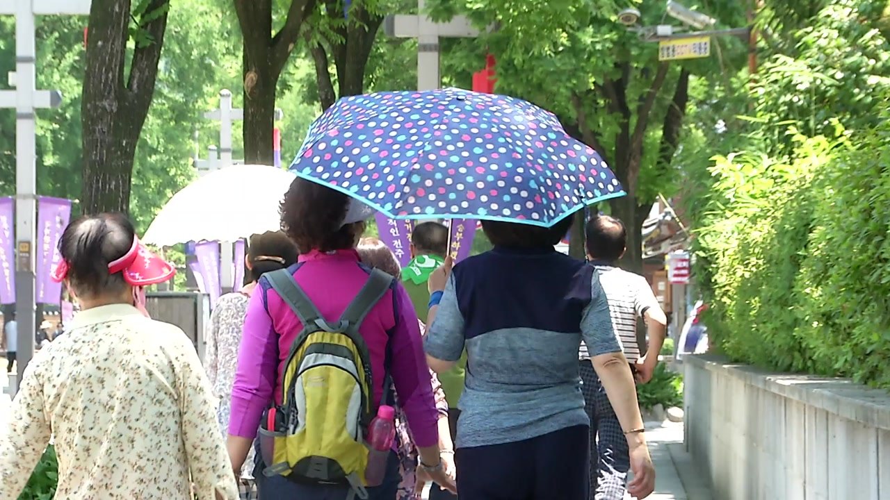 [날씨] 주말 33℃ 안팎 찜통더위...밤사이 충청·호남 집중호우 / YTN