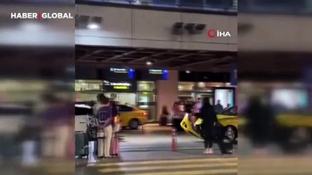 Sabiha Gökçen'de çıldıran taksici ortalığı savaş alanına çevirdi: Önüne gelen her şeye çarptı