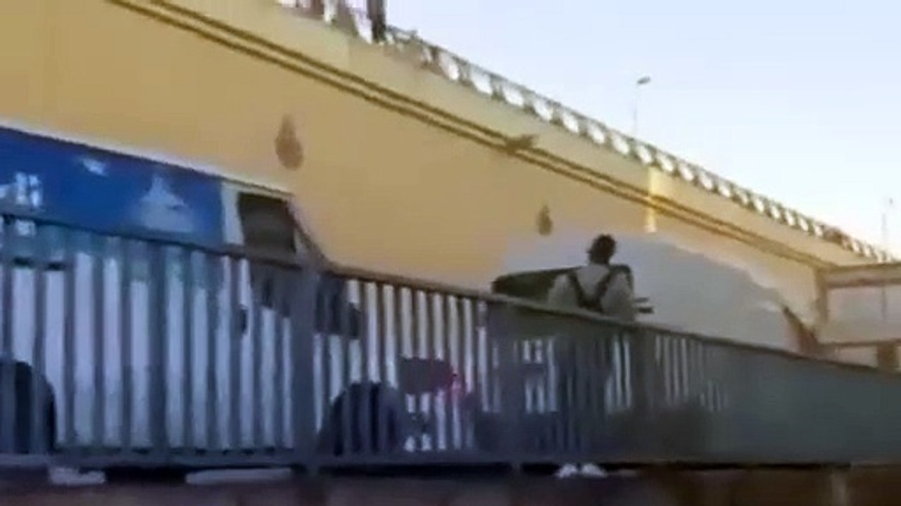 18 Yaşındaki Genç Kız Kameralar Önünde Metrelerce Yüksekten Atladı!