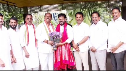 KCR CAR కు మరో Pumcture.. Congress party లో చేరిన గద్వాల్ MLA.| Oneindia Telugu