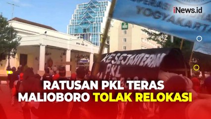 Tolak Relokasi, Ratusan PKL Teras Malioboro Usung Karanda di Depan Gedung DPRD DIY