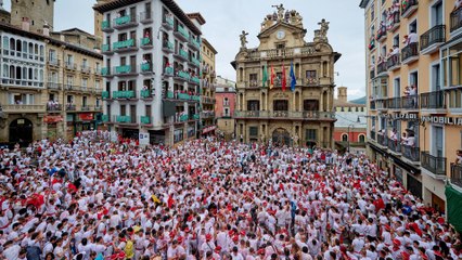 El chupinazo de la danza y la lluvia descorcha la fiesta infinita de los Sanfermines 2024