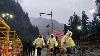 भारी बारिश ने रोका श्रद्धालुओं का रास्ता, अमरनाथ यात्रा अस्थायी रूप से स्थगित