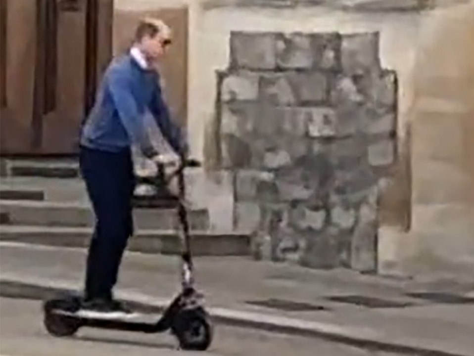 Prinz William flitzt auf E-Scooter durch Windsor