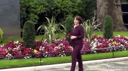 A Downing Street prima riunione del nuovo governo Starmer