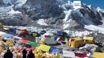 Nepaleses iniciam campanha para limpar o Monte Everest 🌍