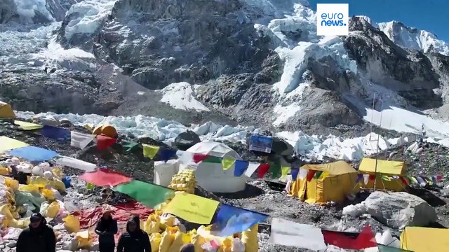 Nepaleses querem limpar o Monte Evereste. Levará anos a limpar , diz um sherpa local