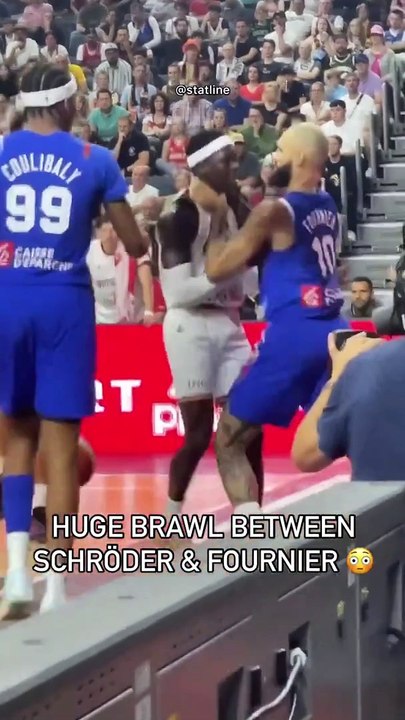 Evan Fournier expulsé après son accrochage avec Dennis Schroder