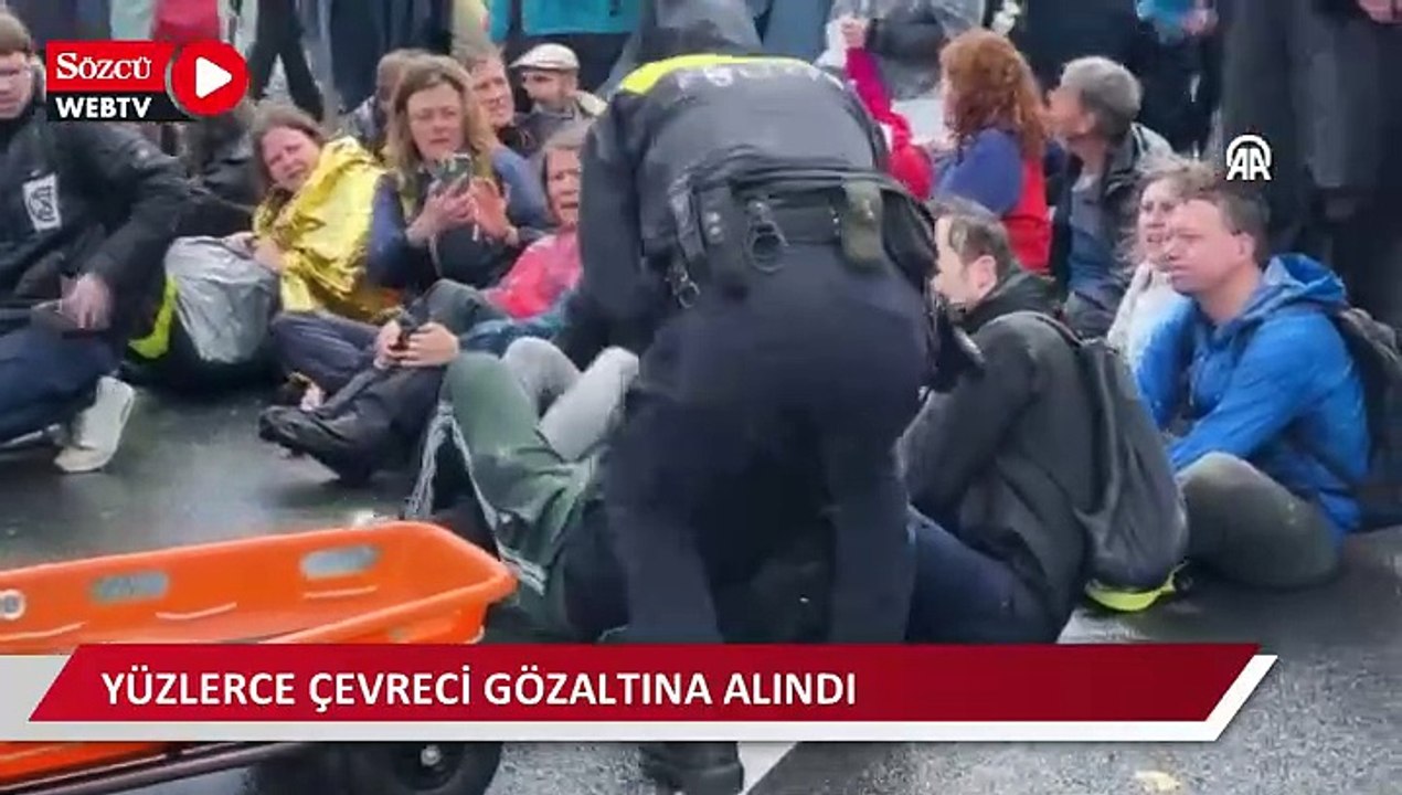 Hollanda'da yolu kapatarak eylem yapan yüzlerce çevreci gözaltına alındı