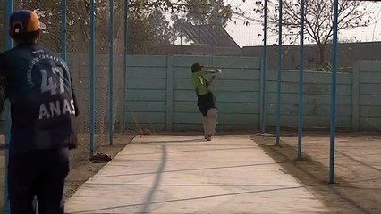 Cricket sidearm thrower batting practice in nets 135KPH+