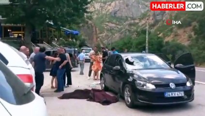 Seyir halindeki araca kaya isabet etti: 1 ölü, 2 yaralı