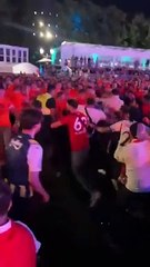 Saling Ejek, Keributan Antar Supporter Warnai Laga Belanda Vs Turkey
